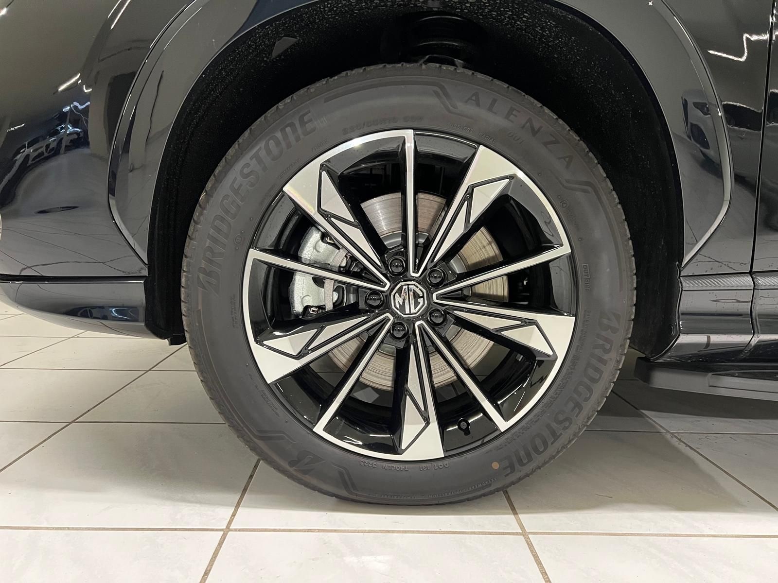MG HS 1.5 T PHEV Luxury-image-5