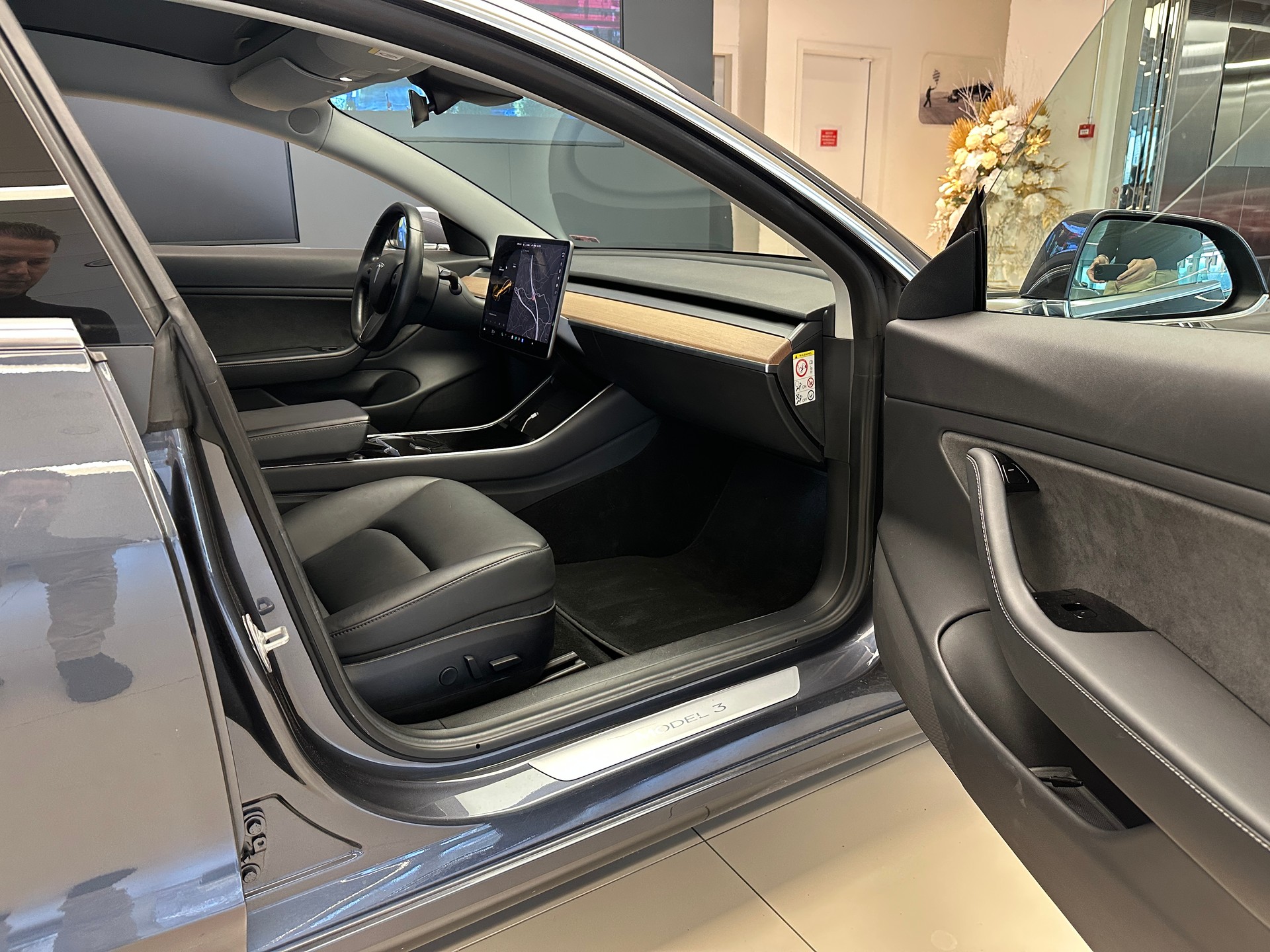 TESLA Model 3 Long Range Dual Motor AWD-image-7