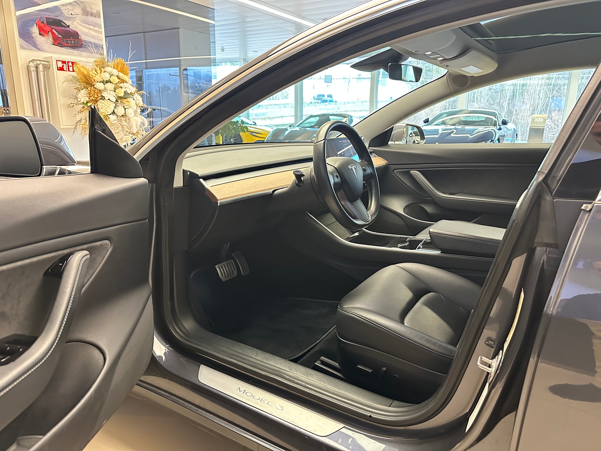 TESLA Model 3 Long Range Dual Motor AWD-image-11
