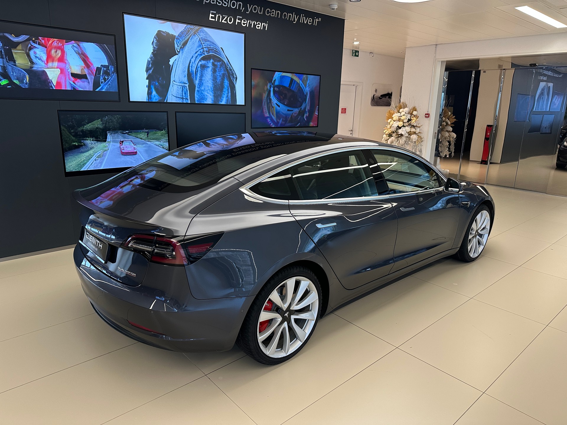 TESLA Model 3 Long Range Dual Motor AWD-image-4