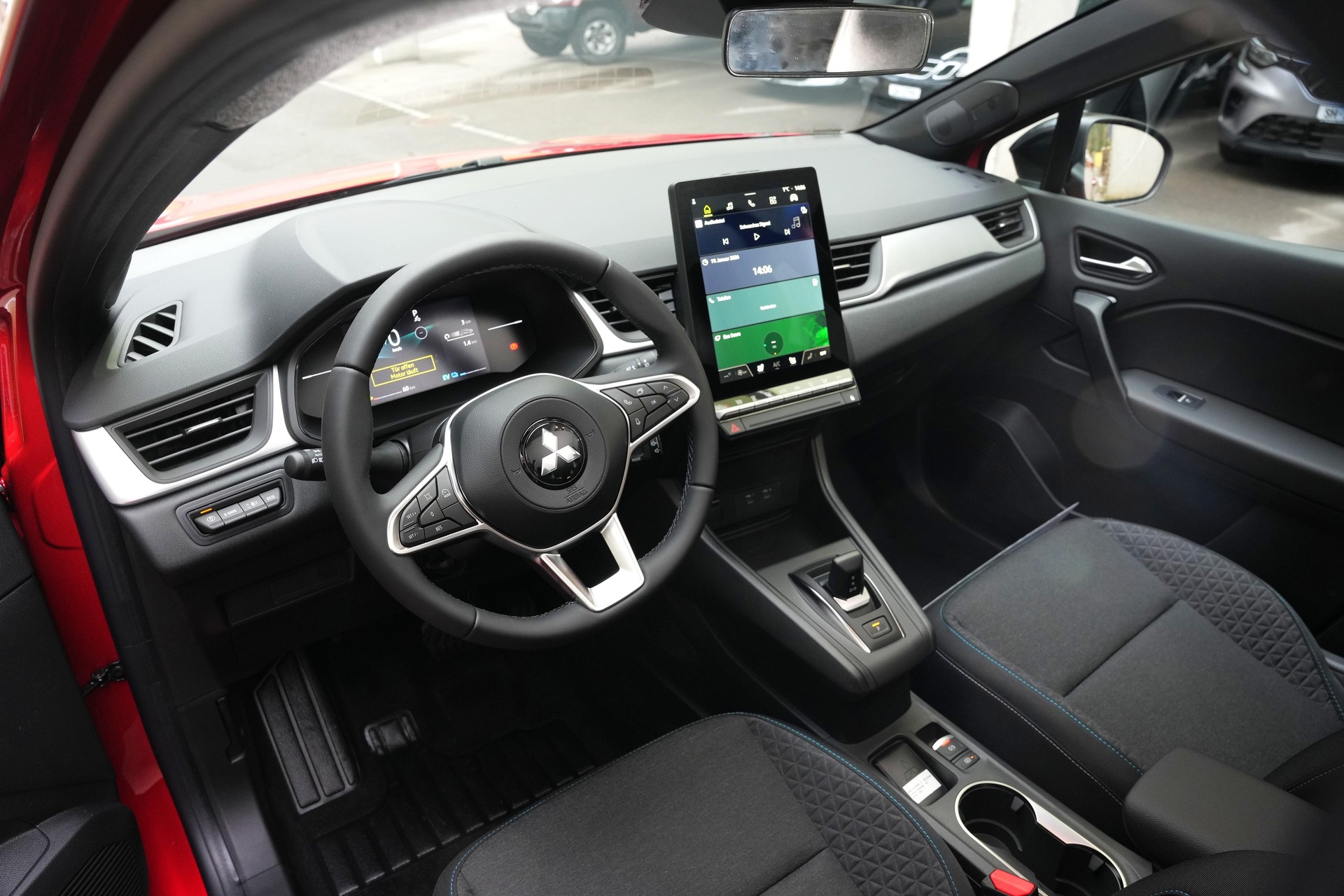 MITSUBISHI Grandis 1.8 HEV Invite+-image-4