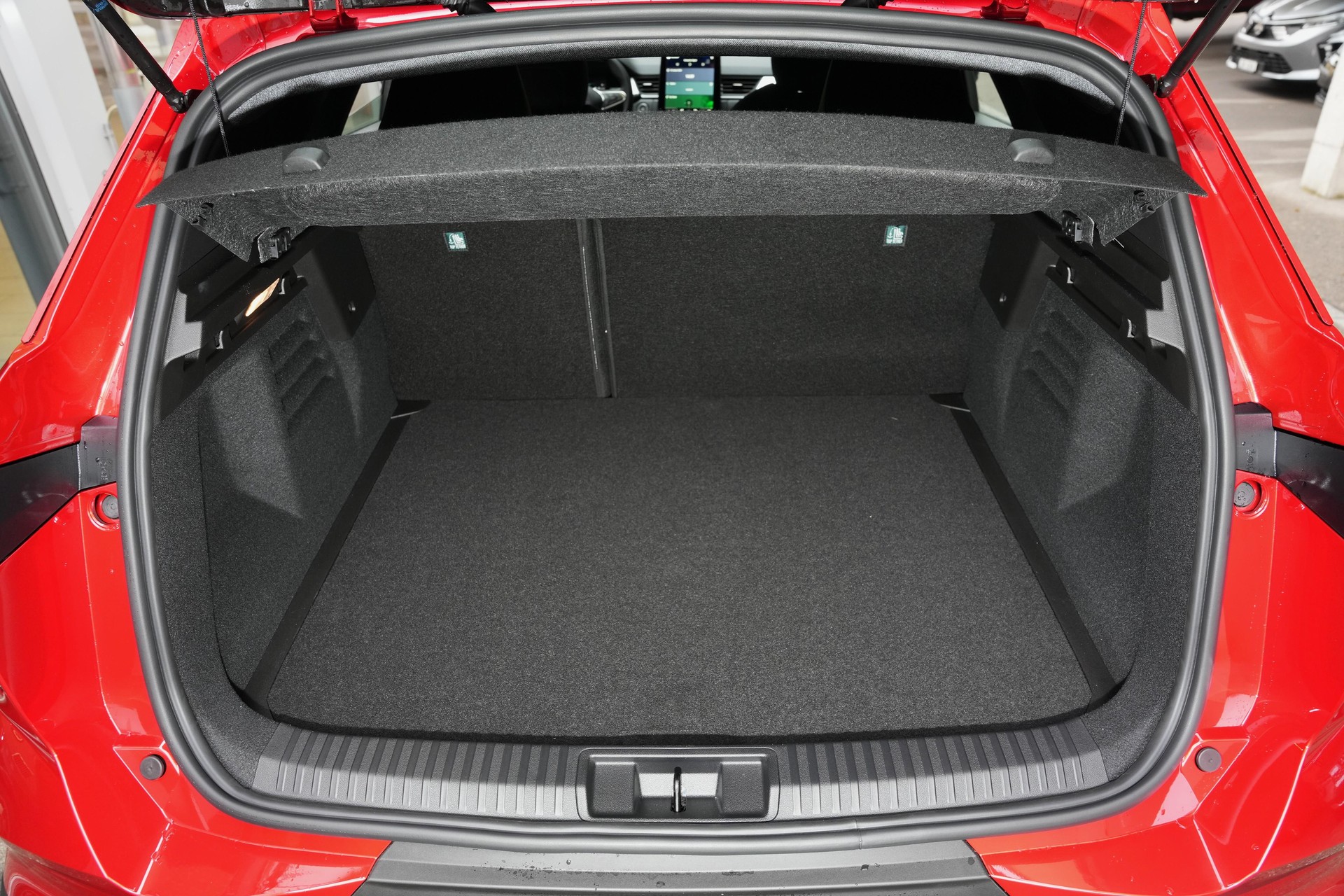 MITSUBISHI Grandis 1.8 HEV Invite+-image-7