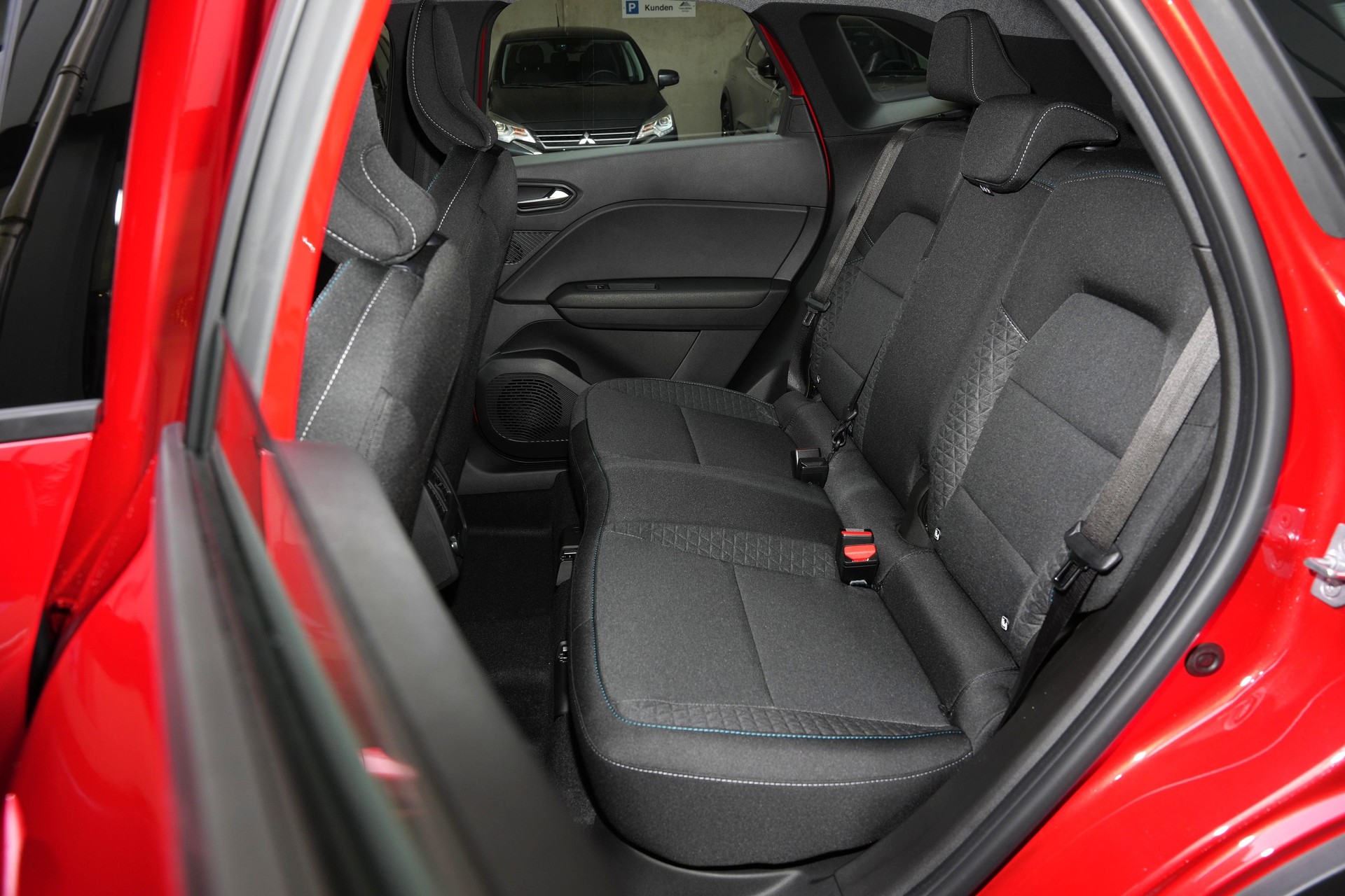 MITSUBISHI Grandis 1.8 HEV Invite+-image-6