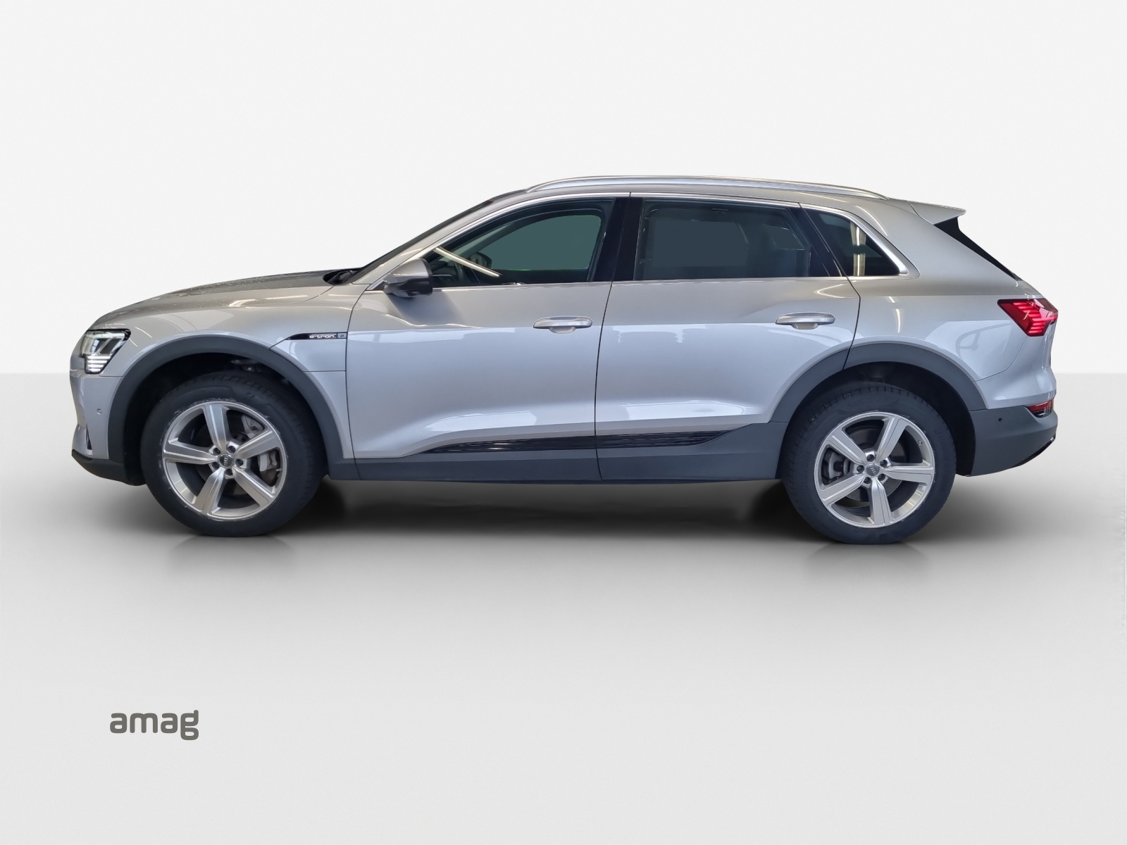 AUDI e-tron 55 quattro-image-1