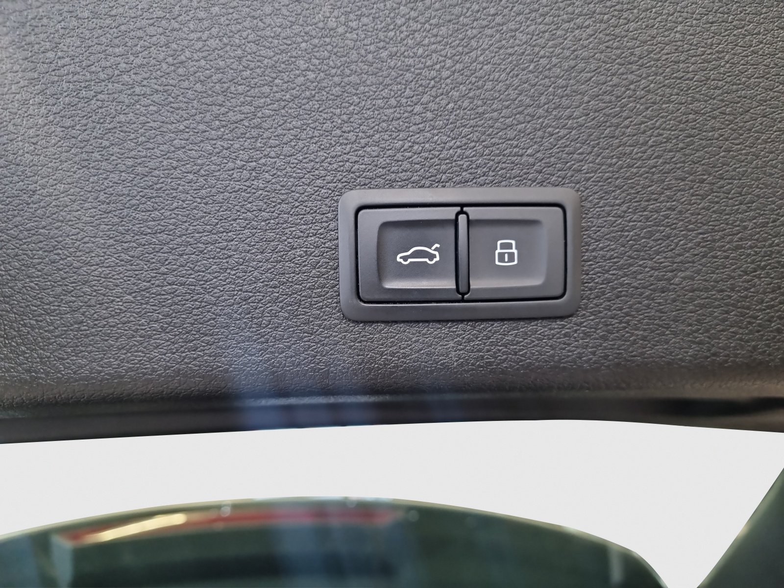 AUDI e-tron 55 quattro-image-14