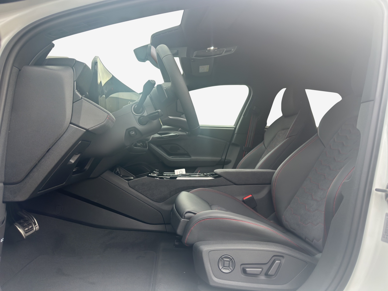 AUDI A6 Avant e-tron quattro-image-7