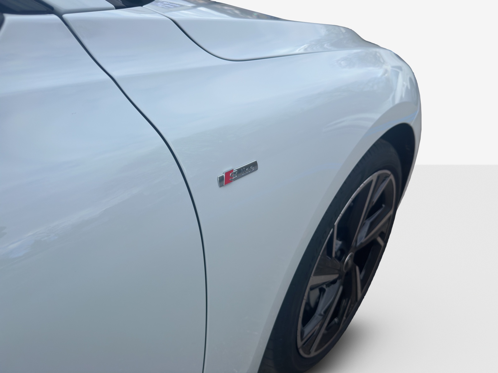 AUDI A6 Avant e-tron quattro-image-14