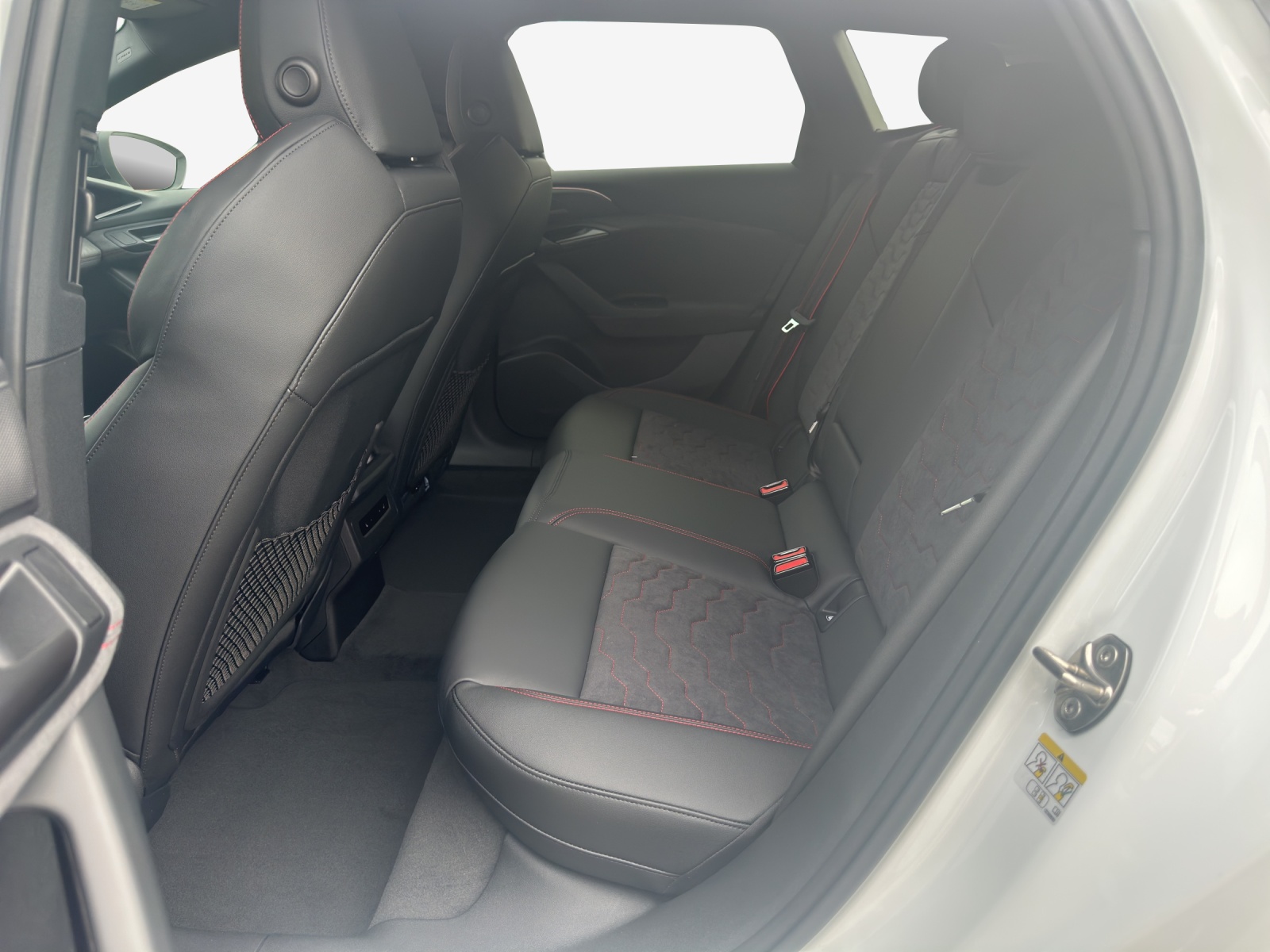 AUDI A6 Avant e-tron quattro-image-11