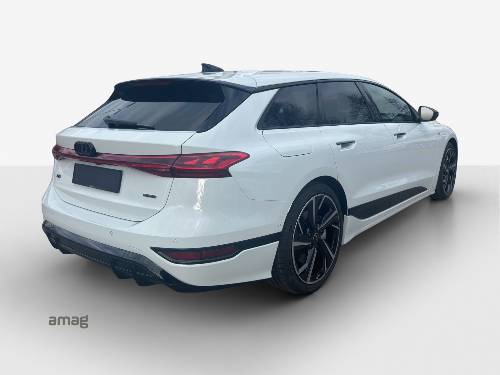 AUDI A6 Avant e-tron quattro-image-4