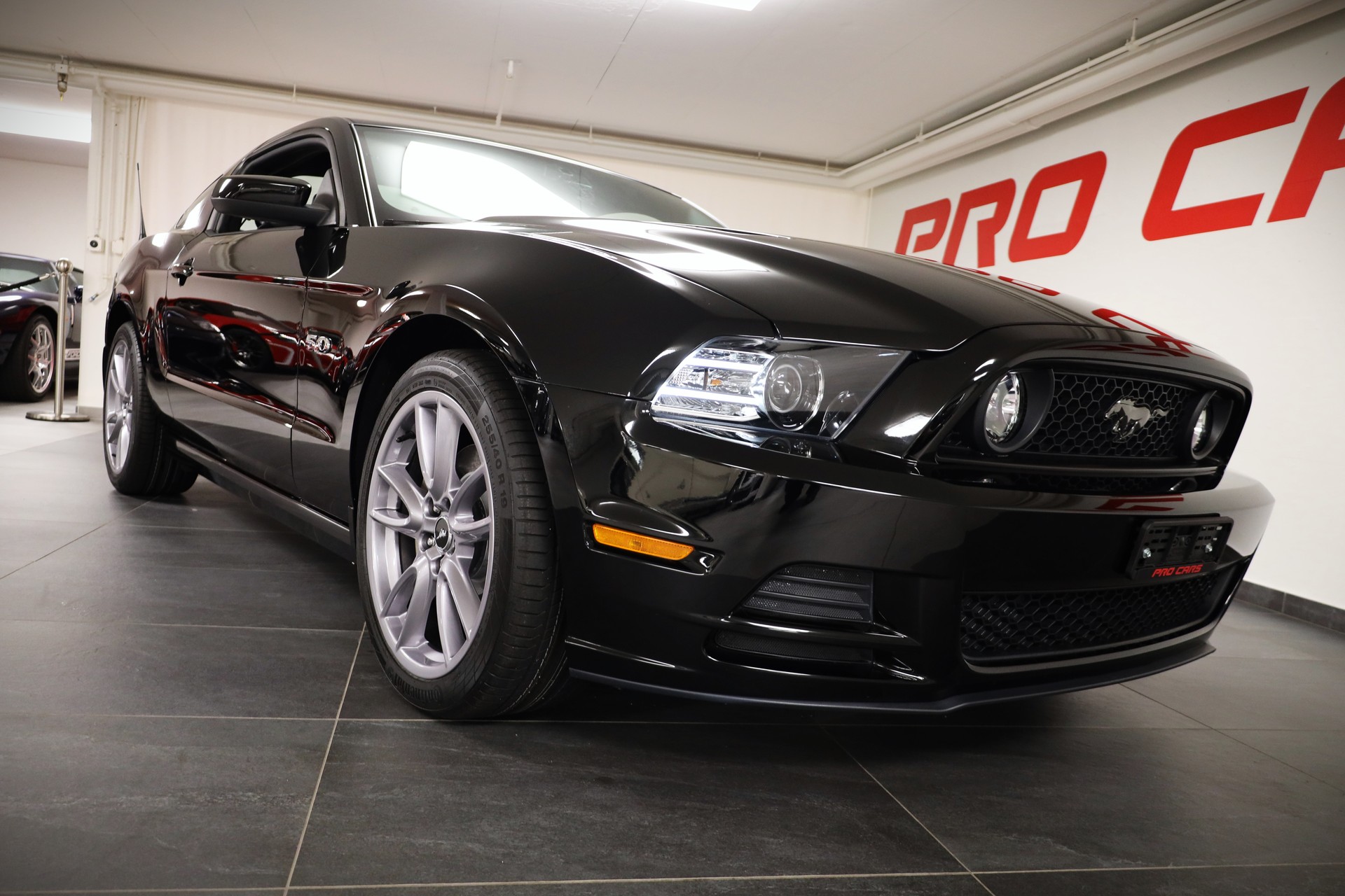FORD Mustang 5.0 V8 GT 2013-Modell-image-9