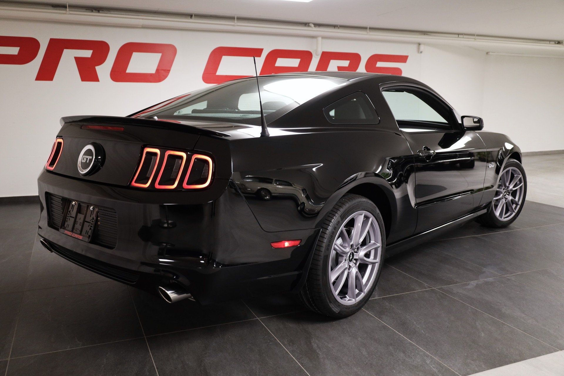 FORD Mustang 5.0 V8 GT 2013-Modell-image-4