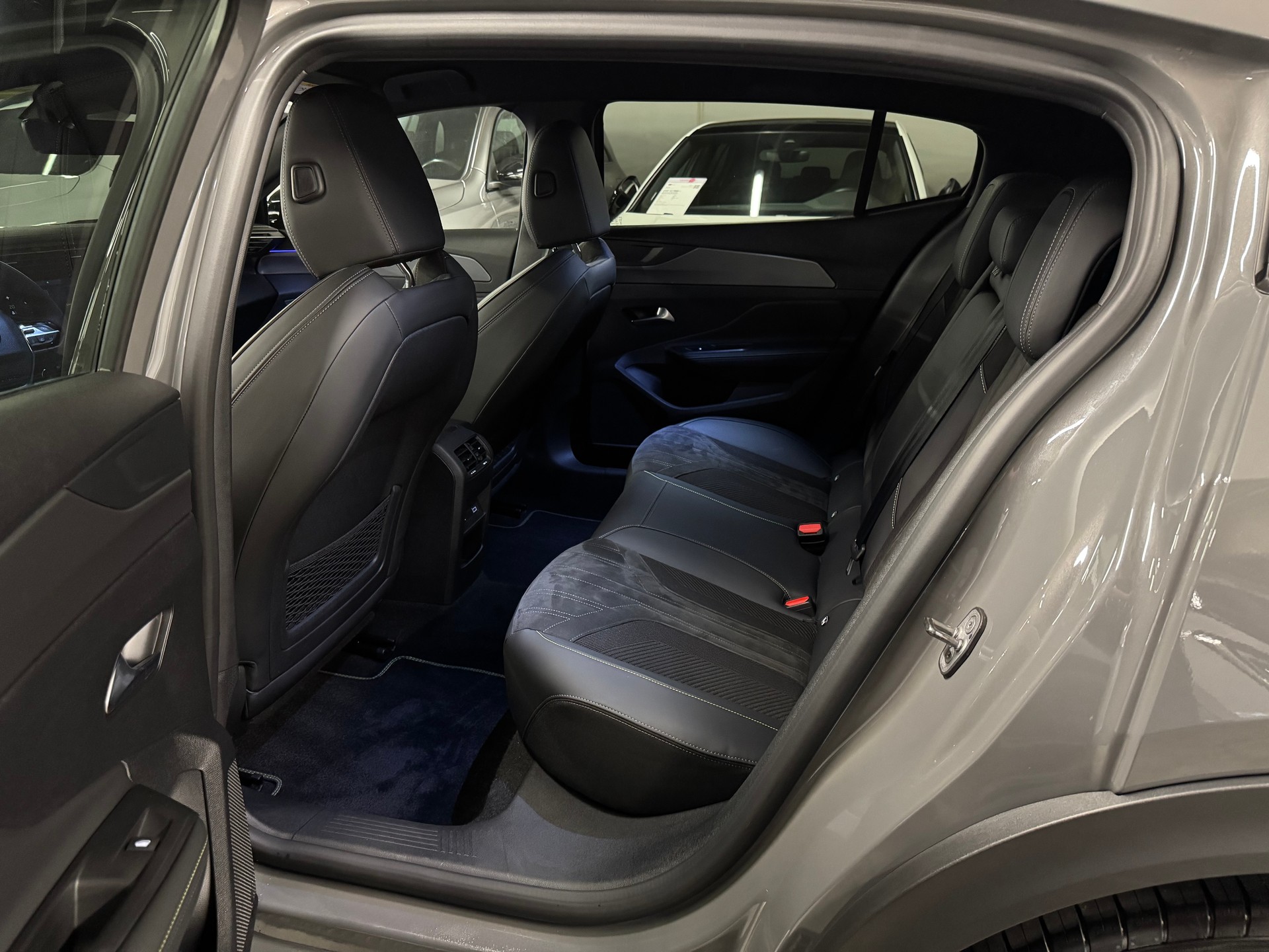 PEUGEOT 408 1.2 PureTech GT EAT8-image-10