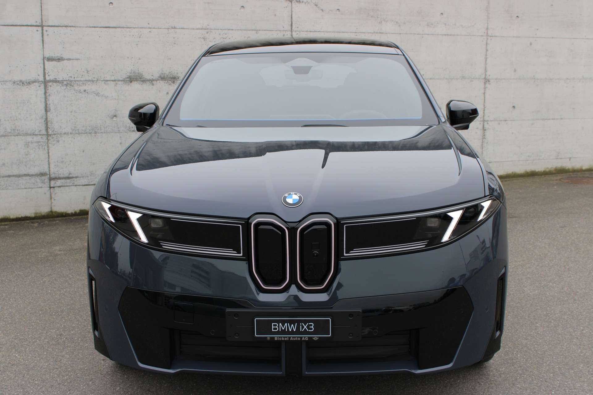 BMW iX3 50 xDrive M Sport Pro-showroom-element-3