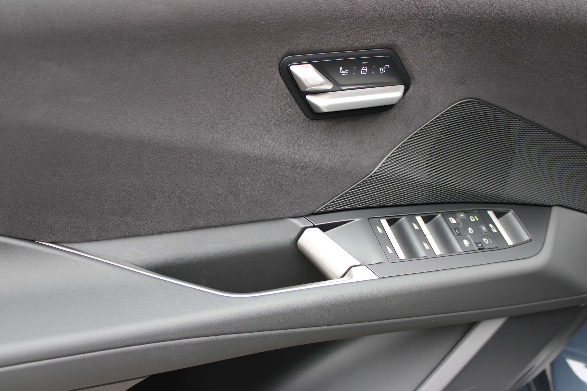 BMW iX3 50 xDrive M Sport Pro-image-12