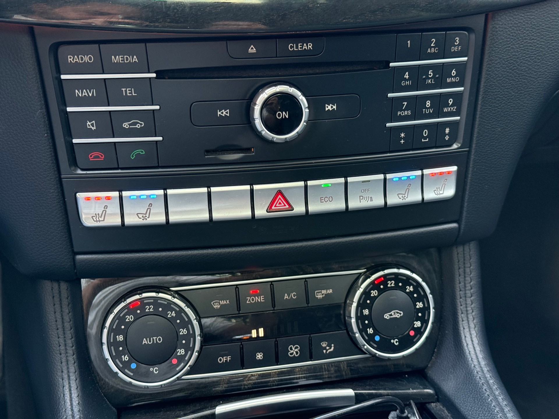 MERCEDES-BENZ CLS 350 BlueTEC 4Matic 7G-Tronic-image-11