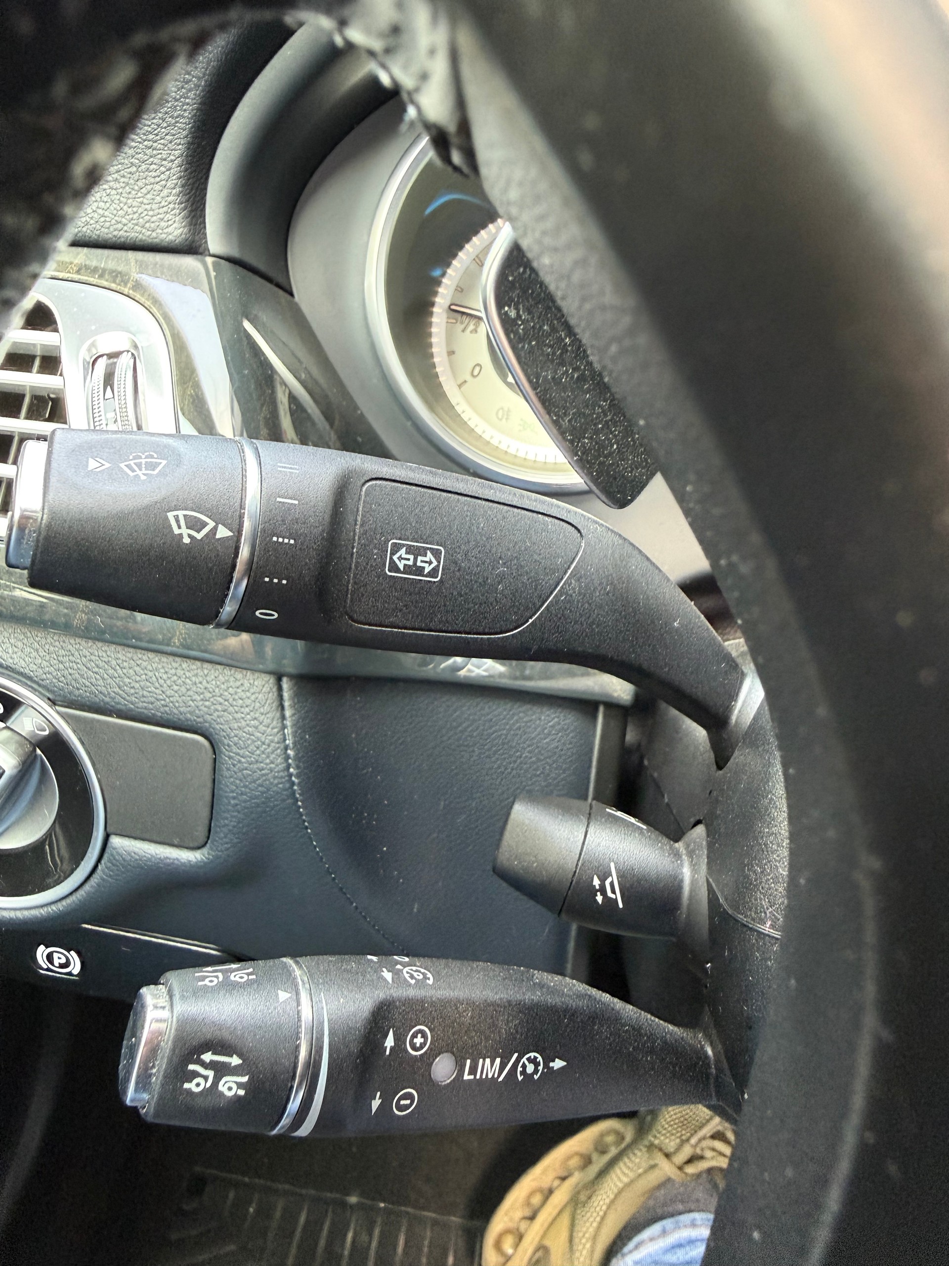 MERCEDES-BENZ CLS 350 BlueTEC 4Matic 7G-Tronic-image-15