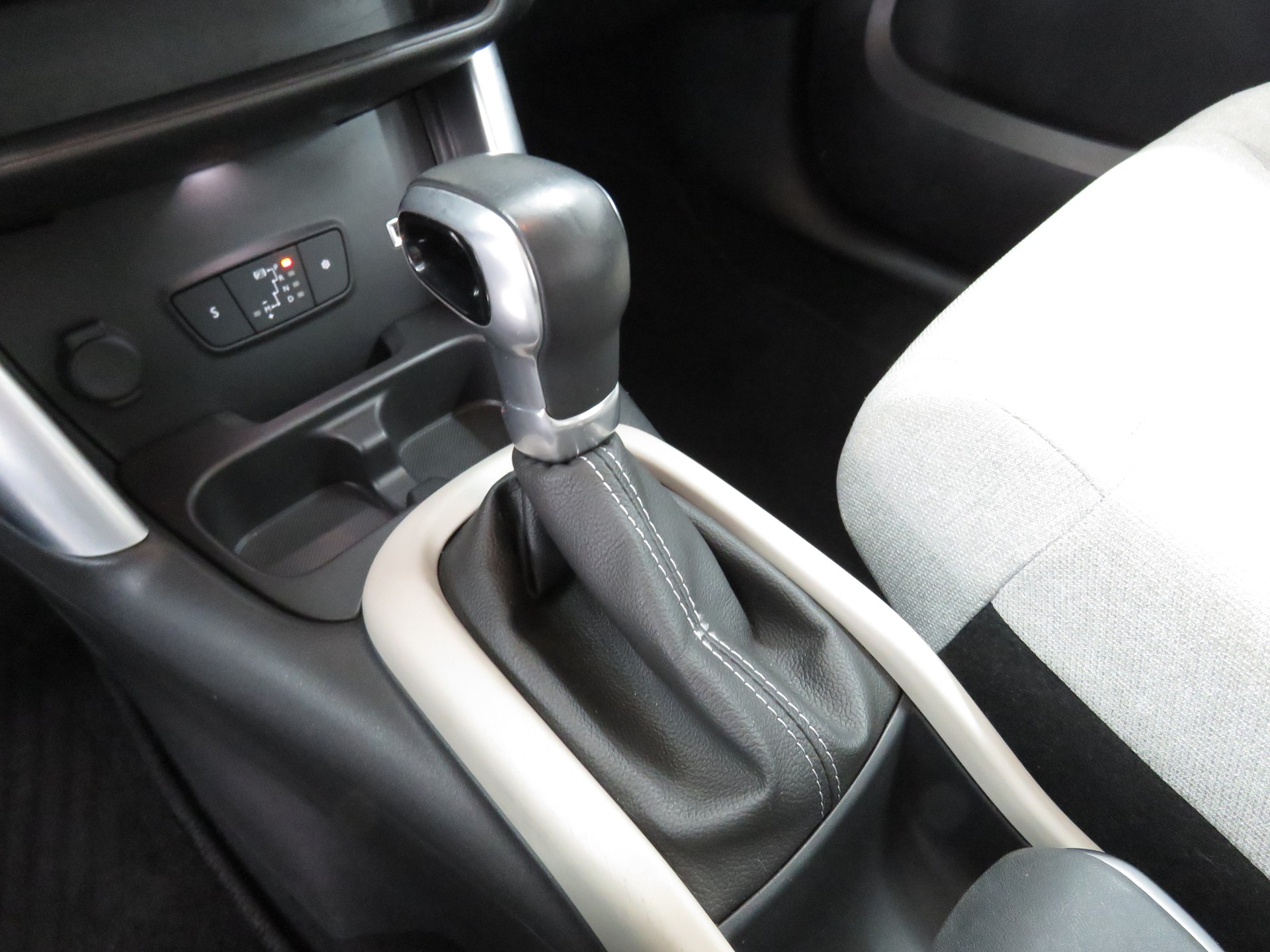 CITROEN C3 Aircross 1.2i PureTech Feel EAT-image-14