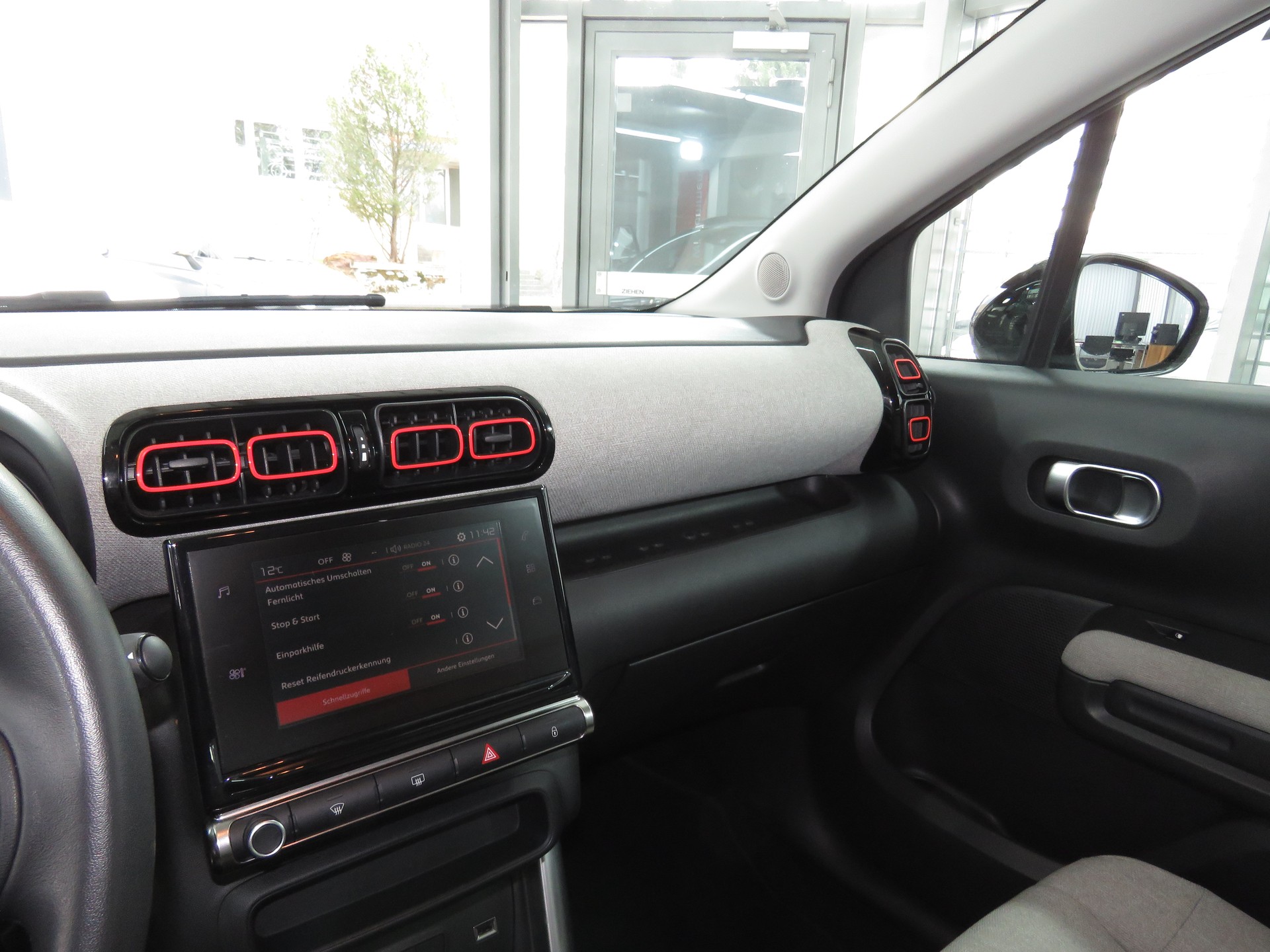 CITROEN C3 Aircross 1.2i PureTech Feel EAT-image-18