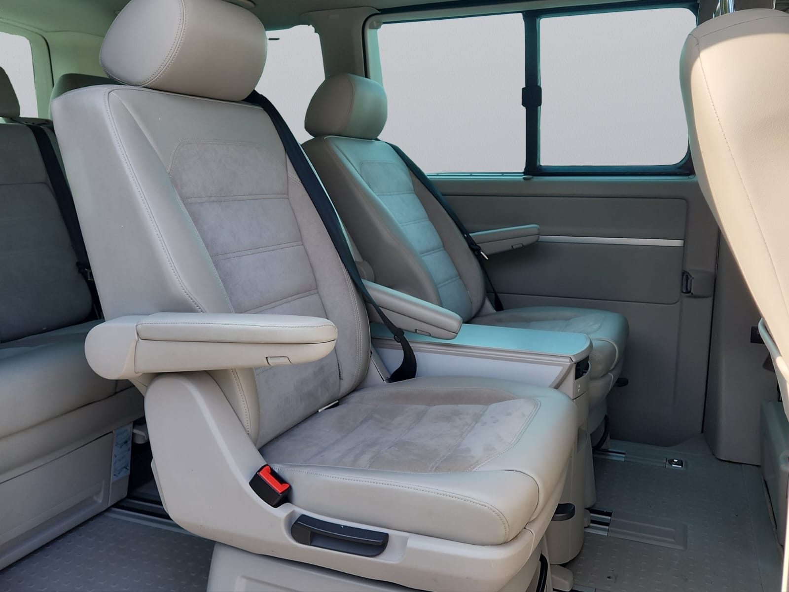 VW T6 Multivan 2.0 Bi-TDI Comfortline 4Motion DSG-image-9