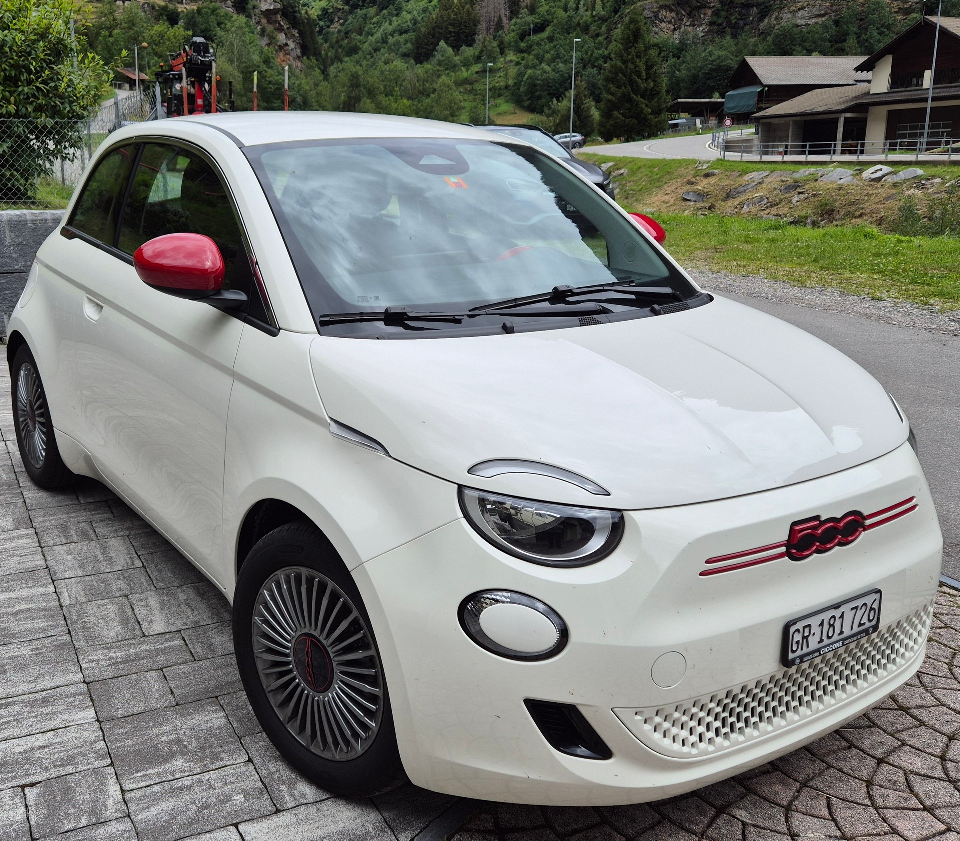 FIAT 500 electric 87 kW Swiss Edition-image-1