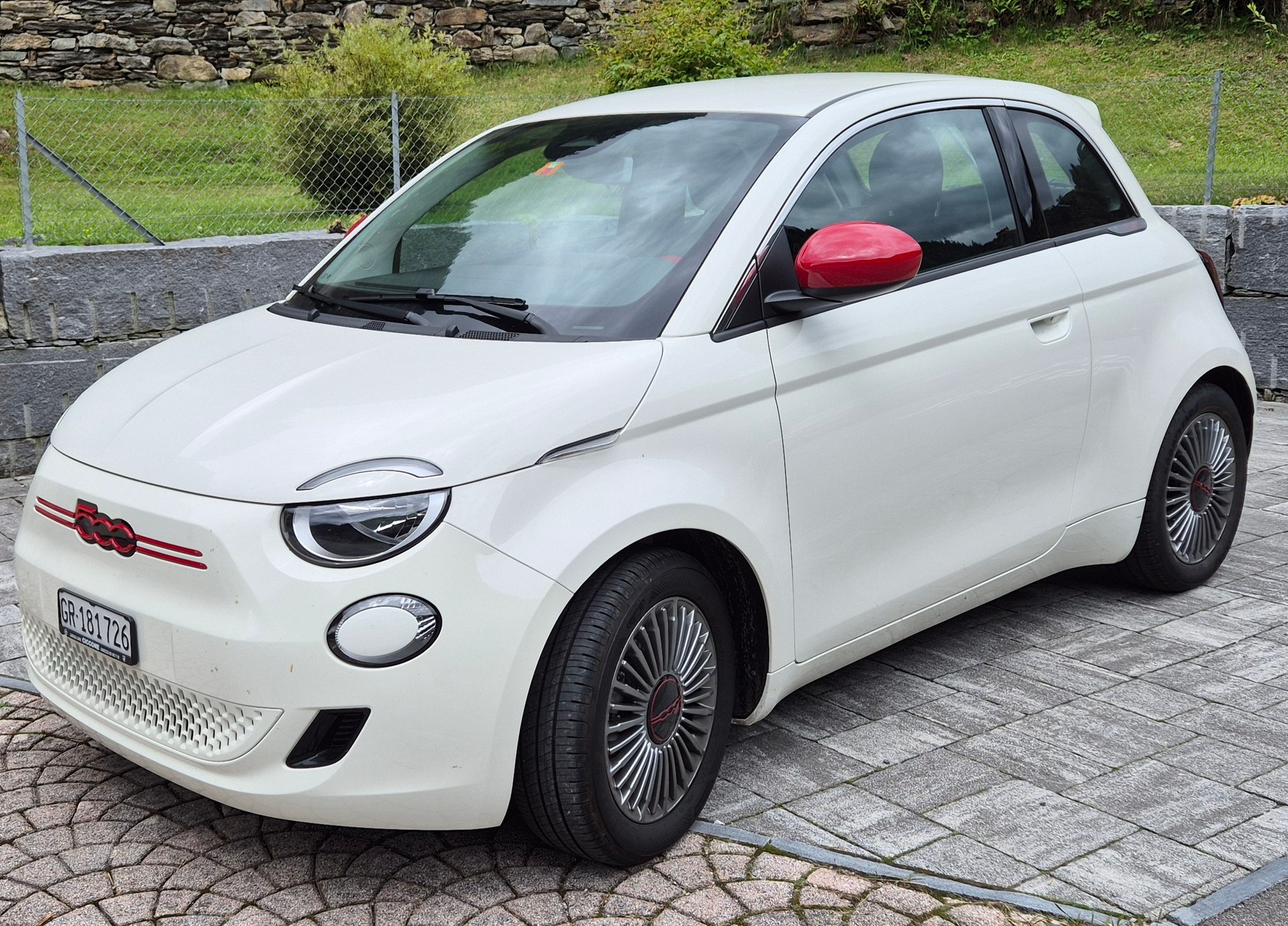 FIAT 500 electric 87 kW Swiss Edition-image-0