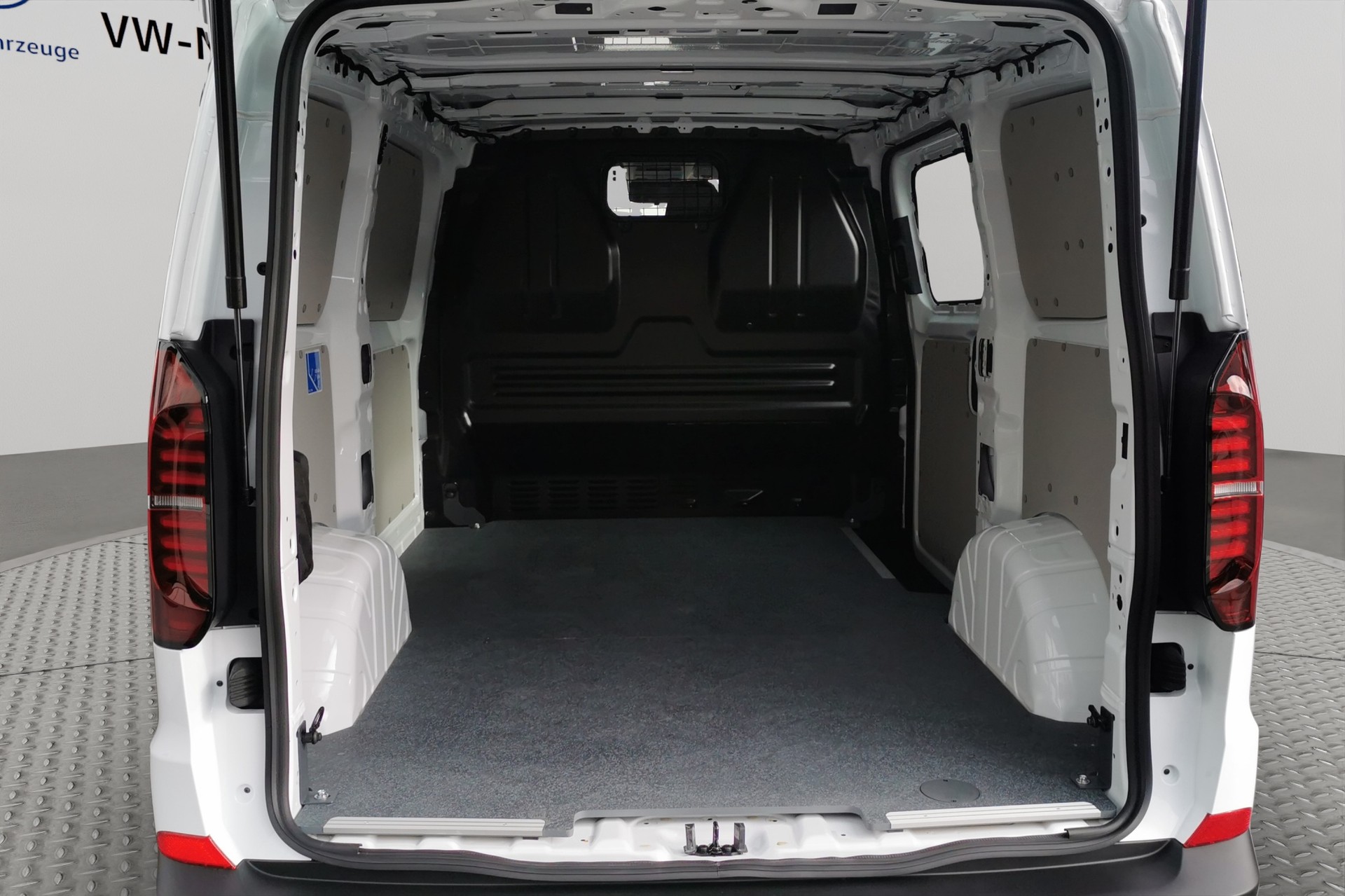 VW Transporter 2.0 TDI-image-12