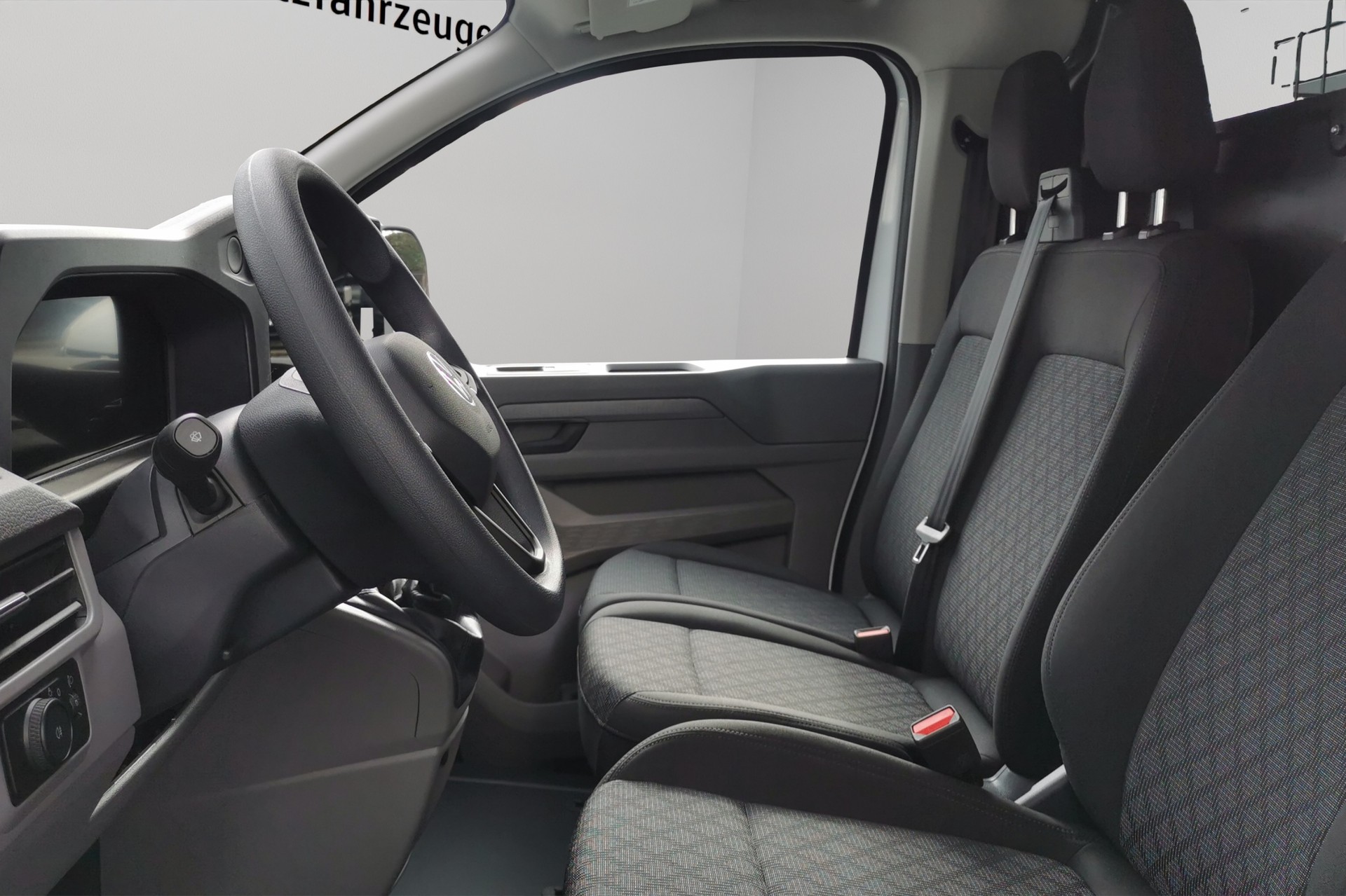 VW Transporter 2.0 TDI-image-8
