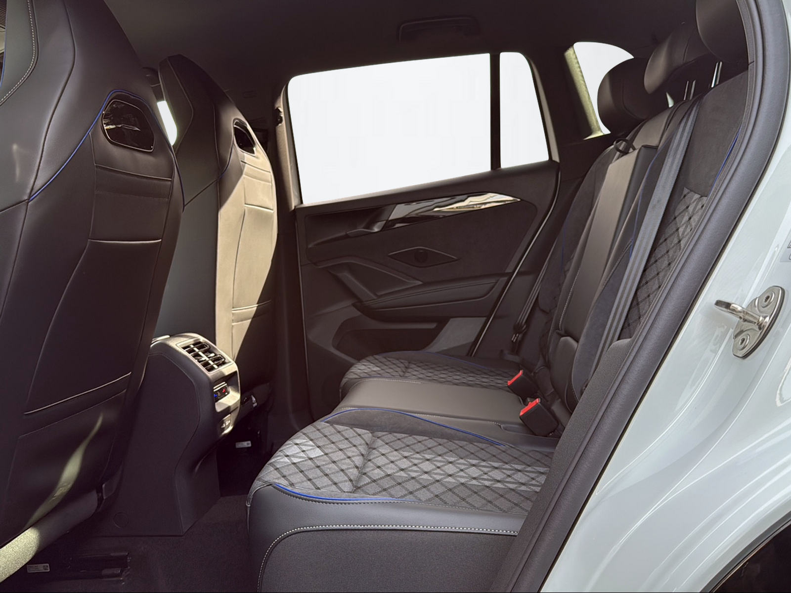 VW Tiguan 2.0 TDI SCR R-Line United DSG 4motion-image-8