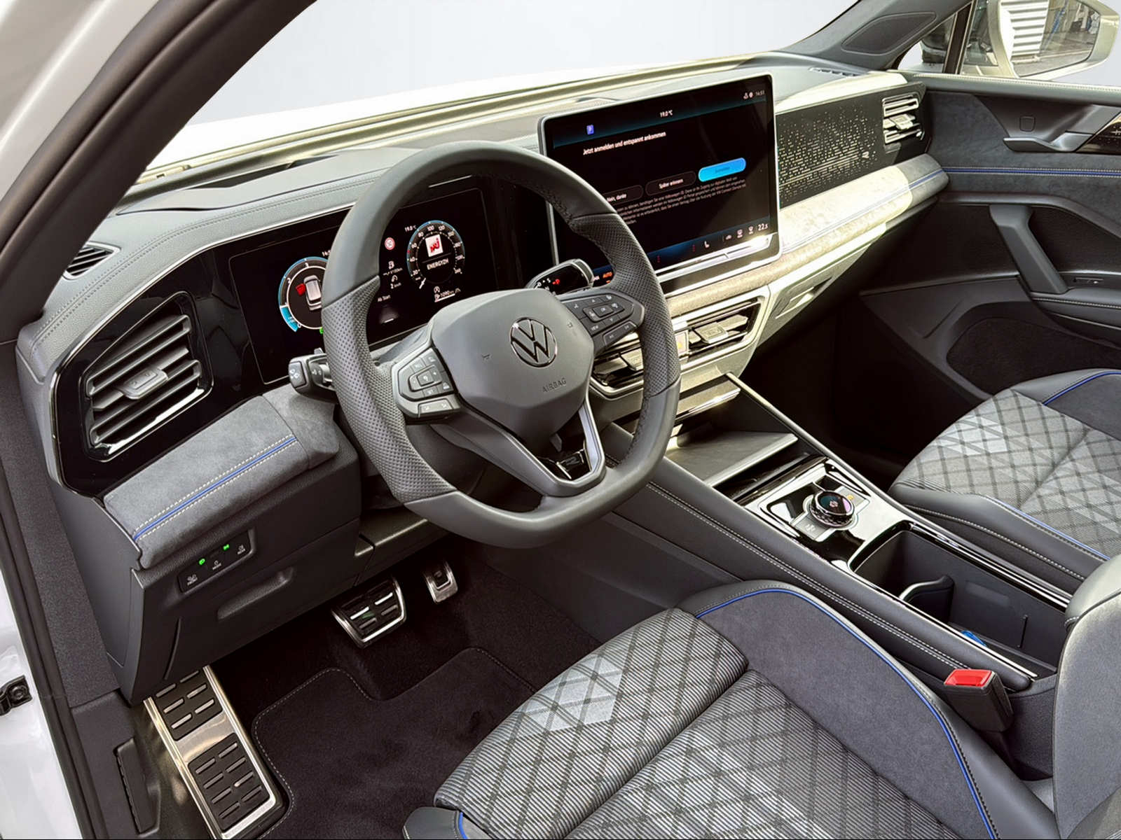 VW Tiguan 2.0 TDI SCR R-Line United DSG 4motion-image-10