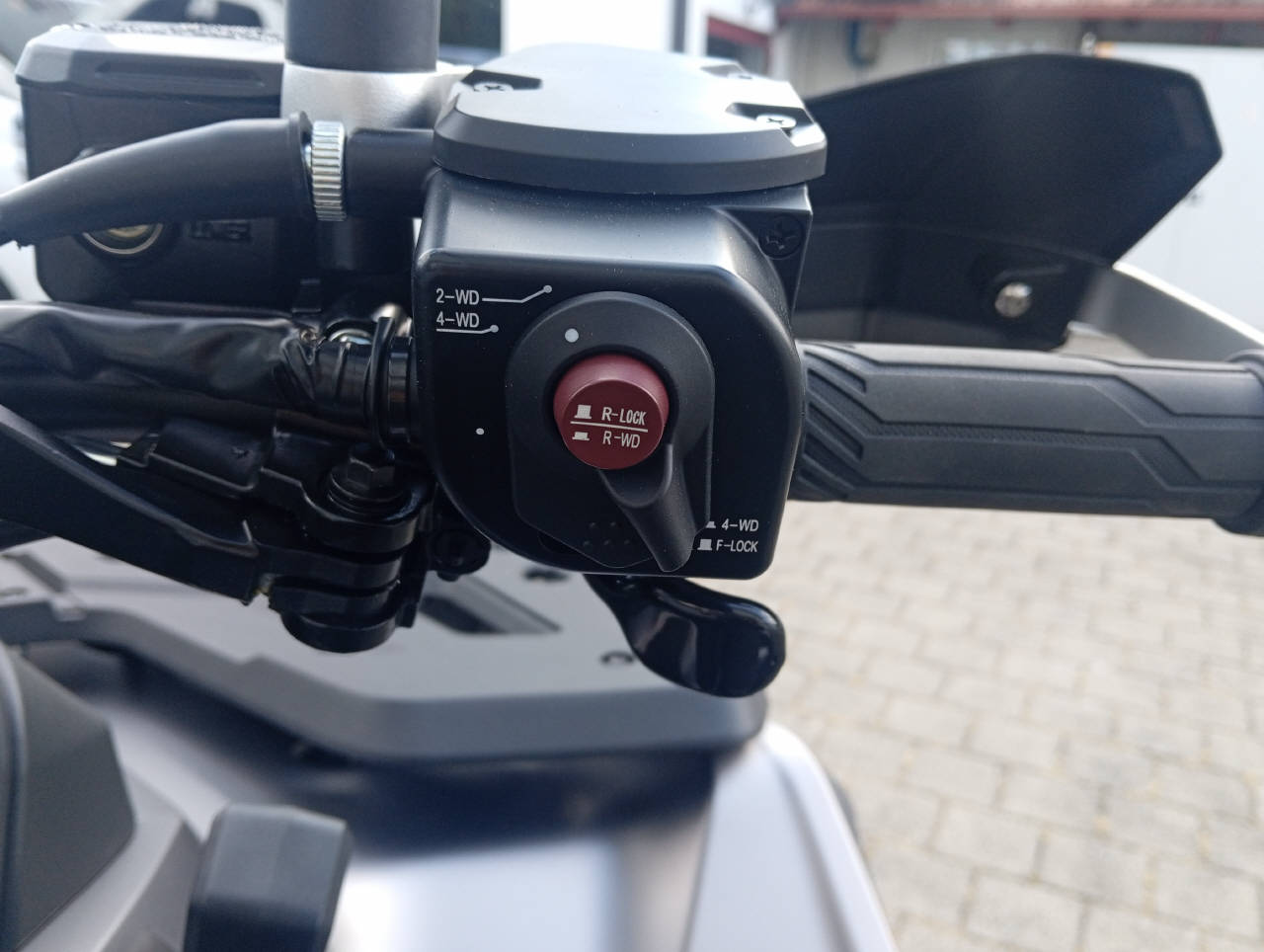 QJ SFA 1000 ABS EPS DLX Touring-image-9