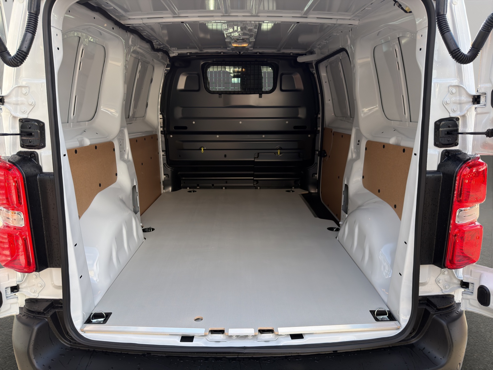 CITROEN Jumpy Kaw. M 2.2 BlueHDi 150 First-image-4
