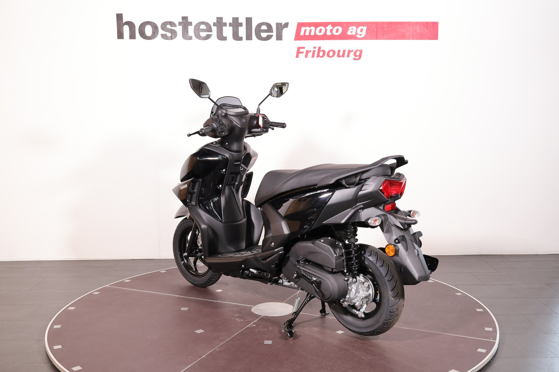 YAMAHA RayZR-showroom-element-3