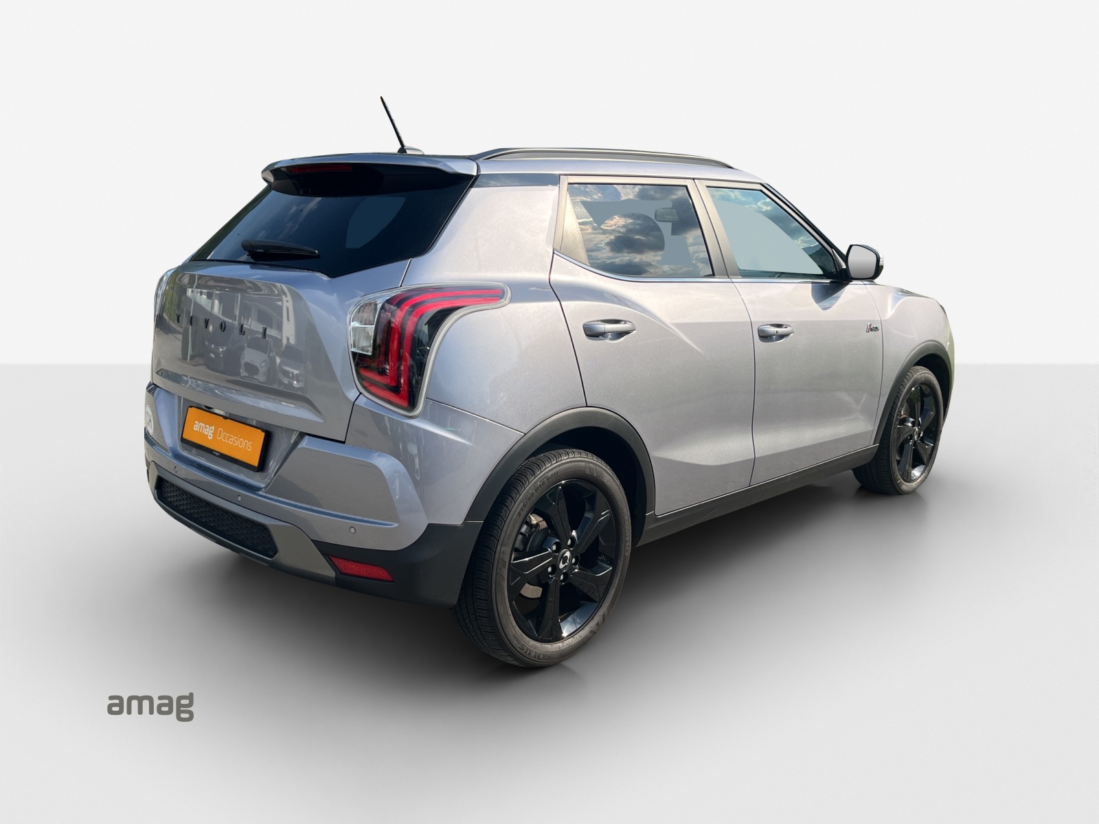 KGM-SsangYong Tivoli 1.5 T GDI Blackline 4WD Automat-image-4