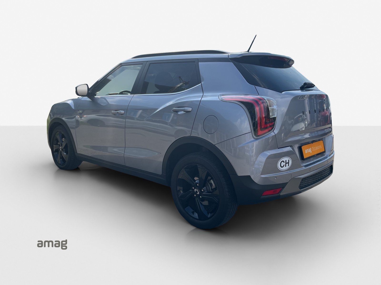 KGM-SsangYong Tivoli 1.5 T GDI Blackline 4WD Automat-image-2