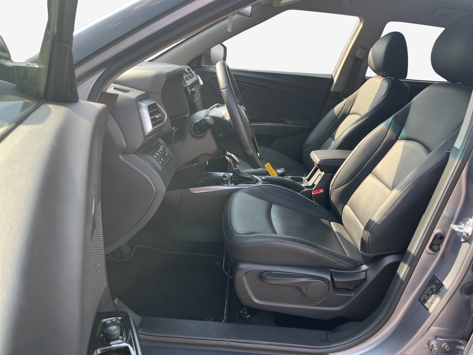 KGM-SsangYong Tivoli 1.5 T GDI Blackline 4WD Automat-image-7
