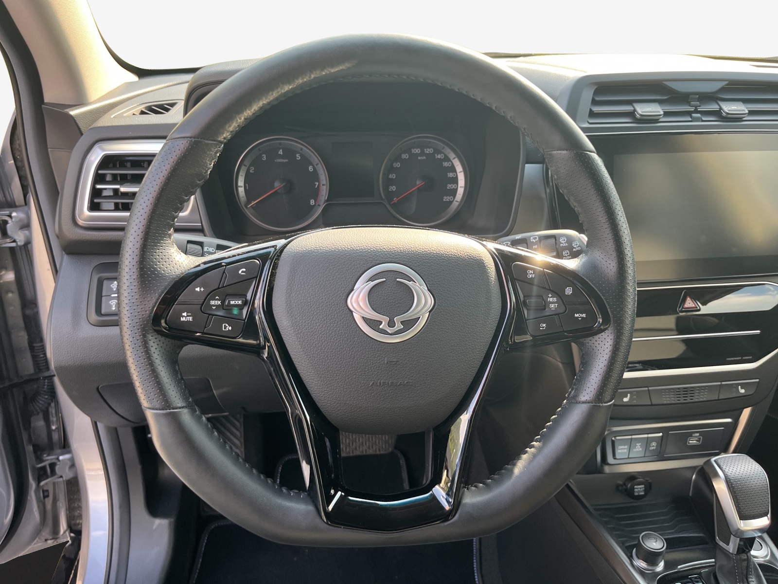 KGM-SsangYong Tivoli 1.5 T GDI Blackline 4WD Automat-image-9