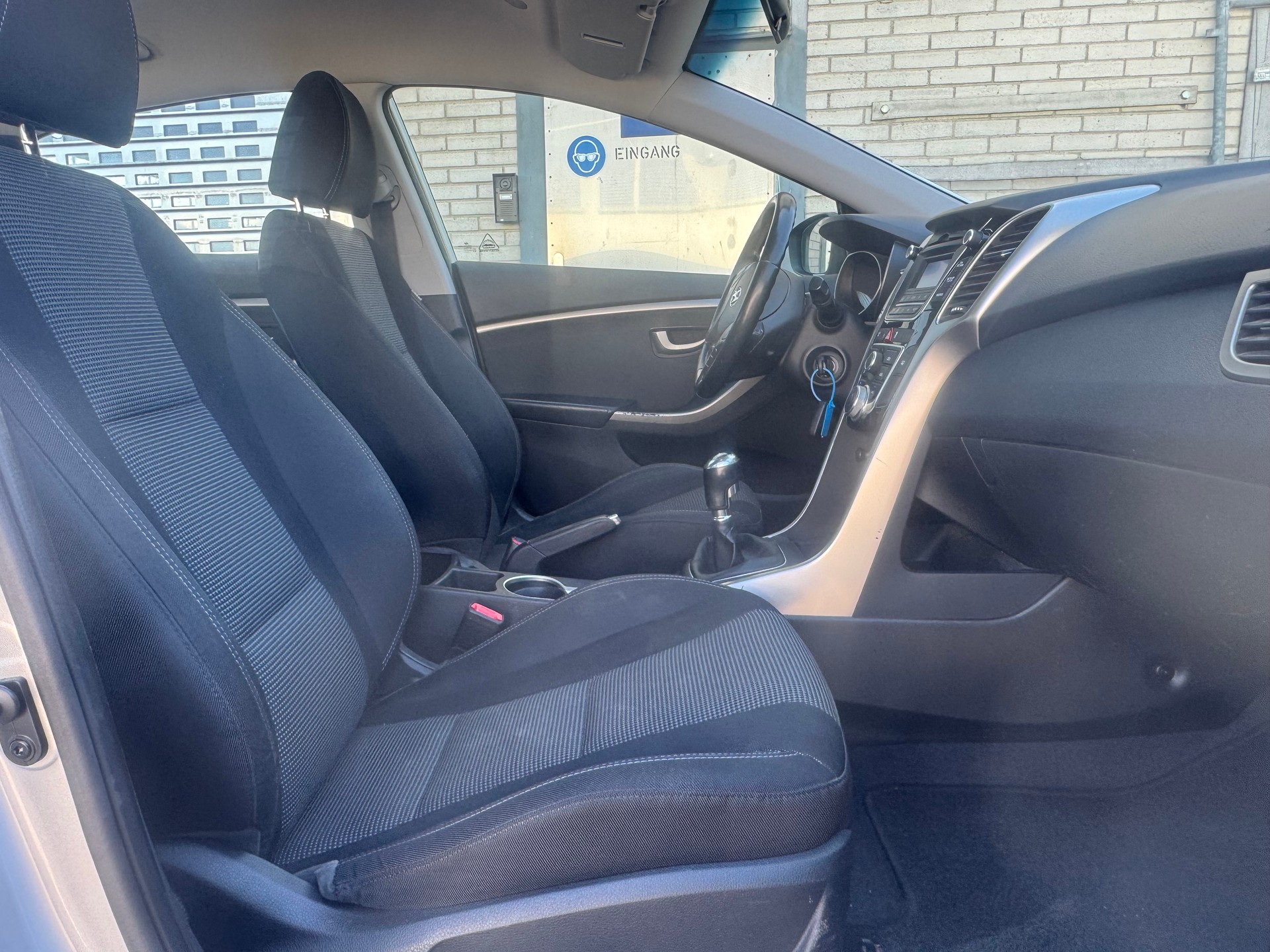 HYUNDAI i30 1.6 CRDi Plena-image-9