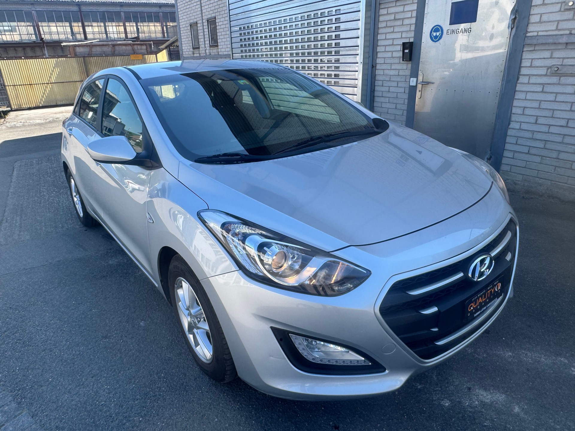 HYUNDAI i30 1.6 CRDi Plena-image-2