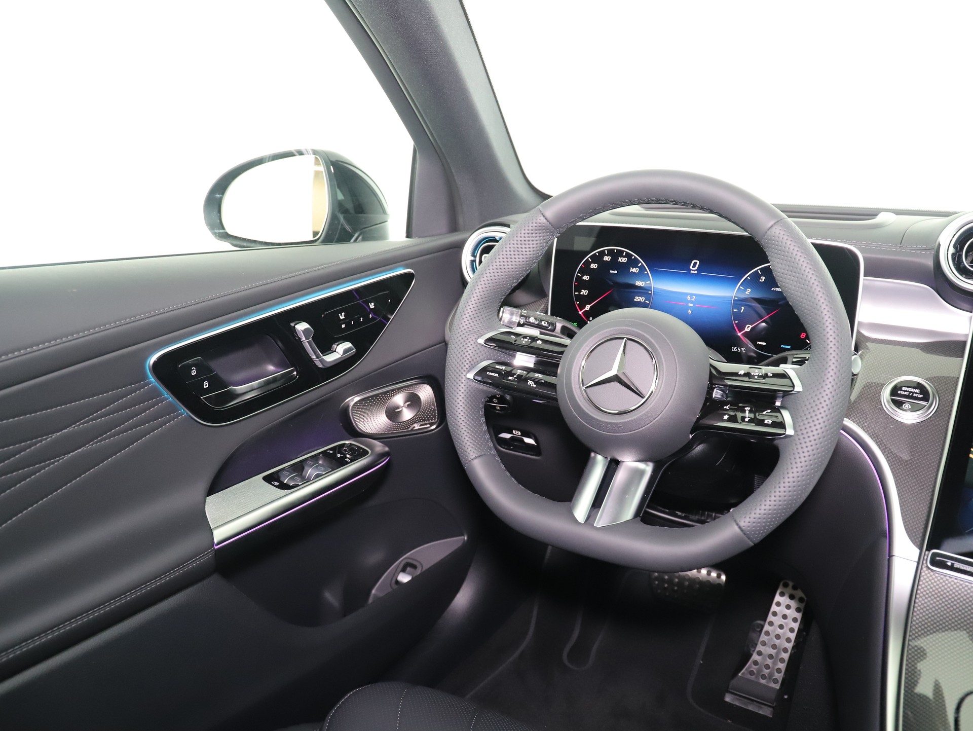 MERCEDES-BENZ GLC 300 4M AMG Line-image-13