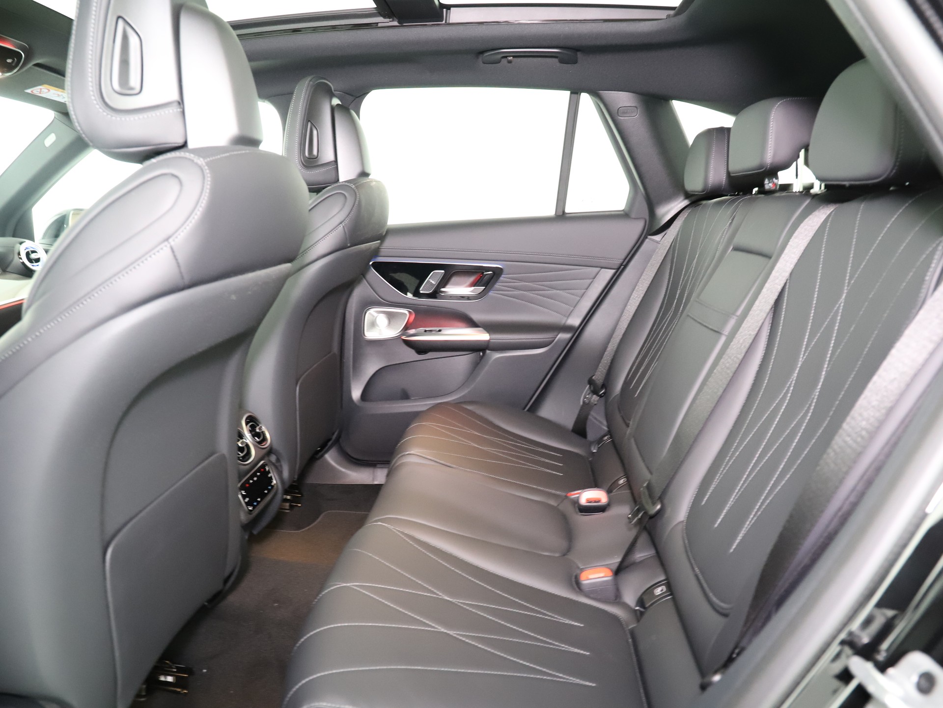 MERCEDES-BENZ GLC 300 4M AMG Line-image-15