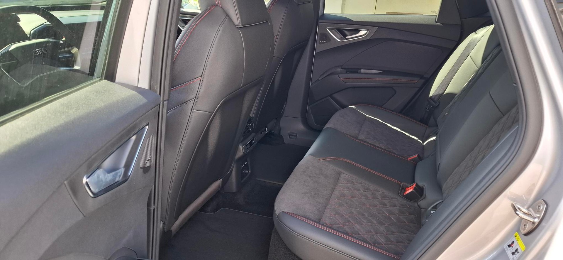 AUDI Q4 Sportback e-tron 45 Edition Swiss Ski quattro-image-9