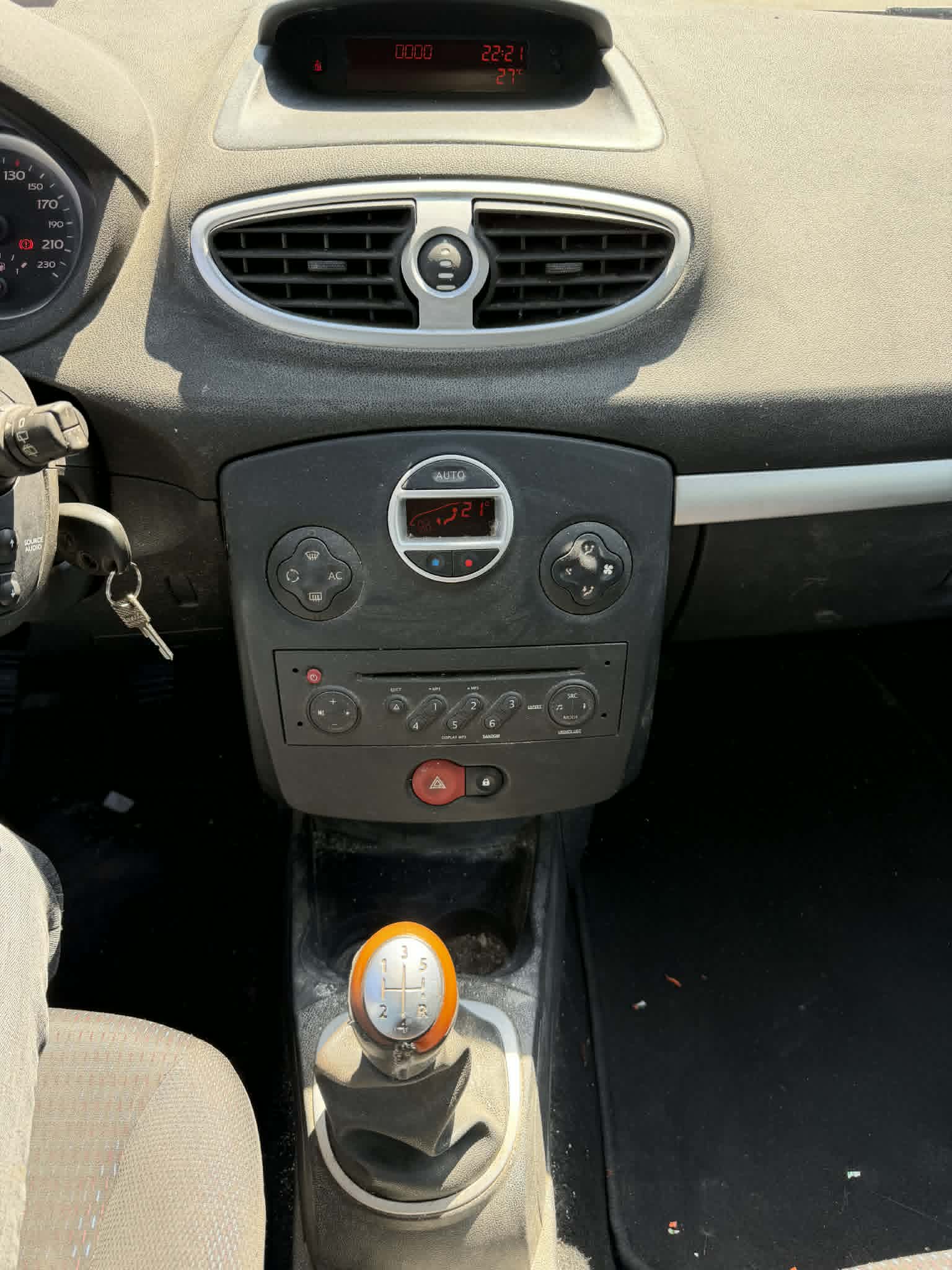 RENAULT Clio Grandtour 1.2 16V Turbo Dynamique-image-9