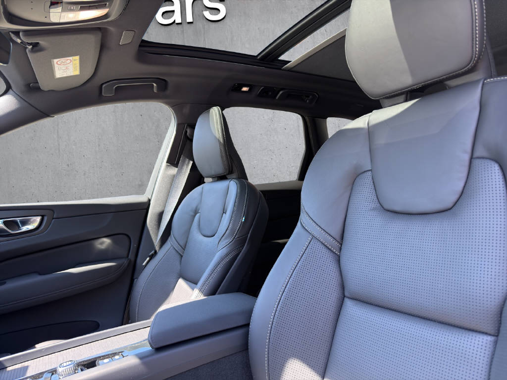 VOLVO XC60 2.0 T6 TE Black Edition eAWD-image-14