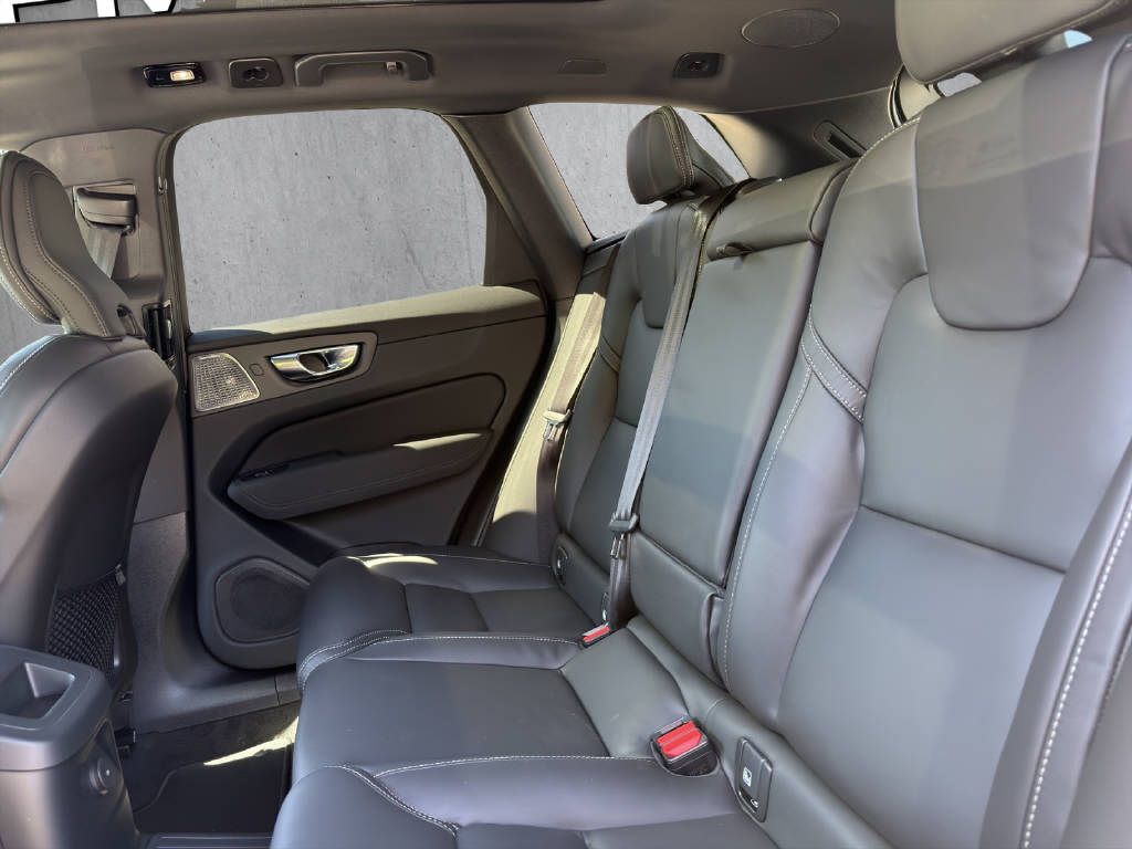 VOLVO XC60 2.0 T6 TE Black Edition eAWD-image-12
