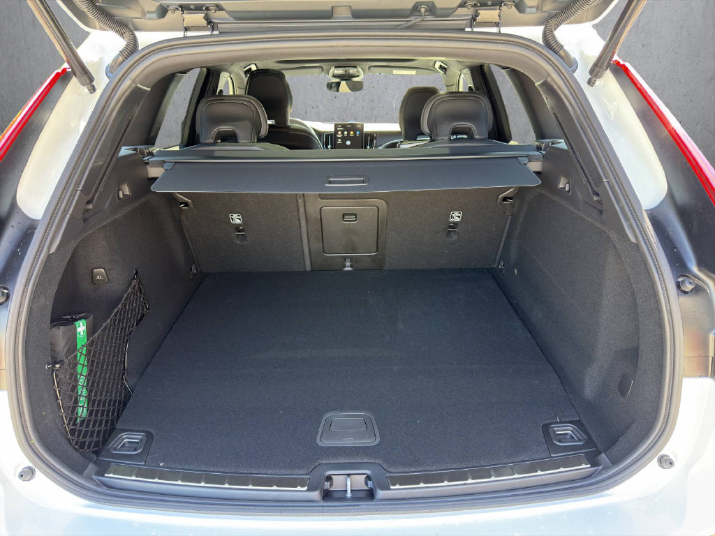 VOLVO XC60 2.0 T6 TE Black Edition eAWD-image-13