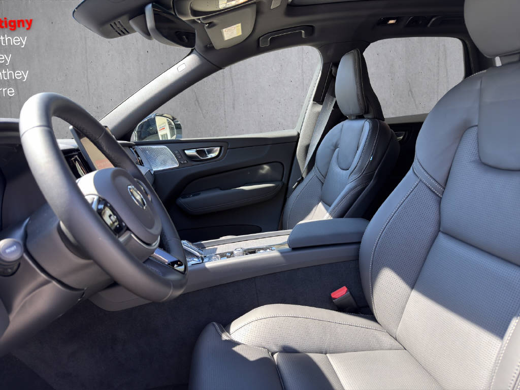 VOLVO XC60 2.0 T6 TE Black Edition eAWD-image-7