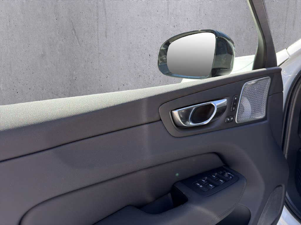 VOLVO XC60 2.0 T6 TE Black Edition eAWD-image-8