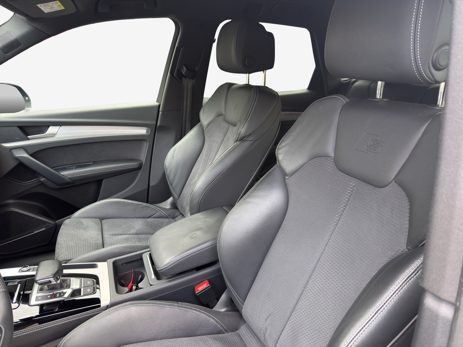 AUDI Q5 Sportback 40 TDI Blackedition quattro S-tronic-image-14