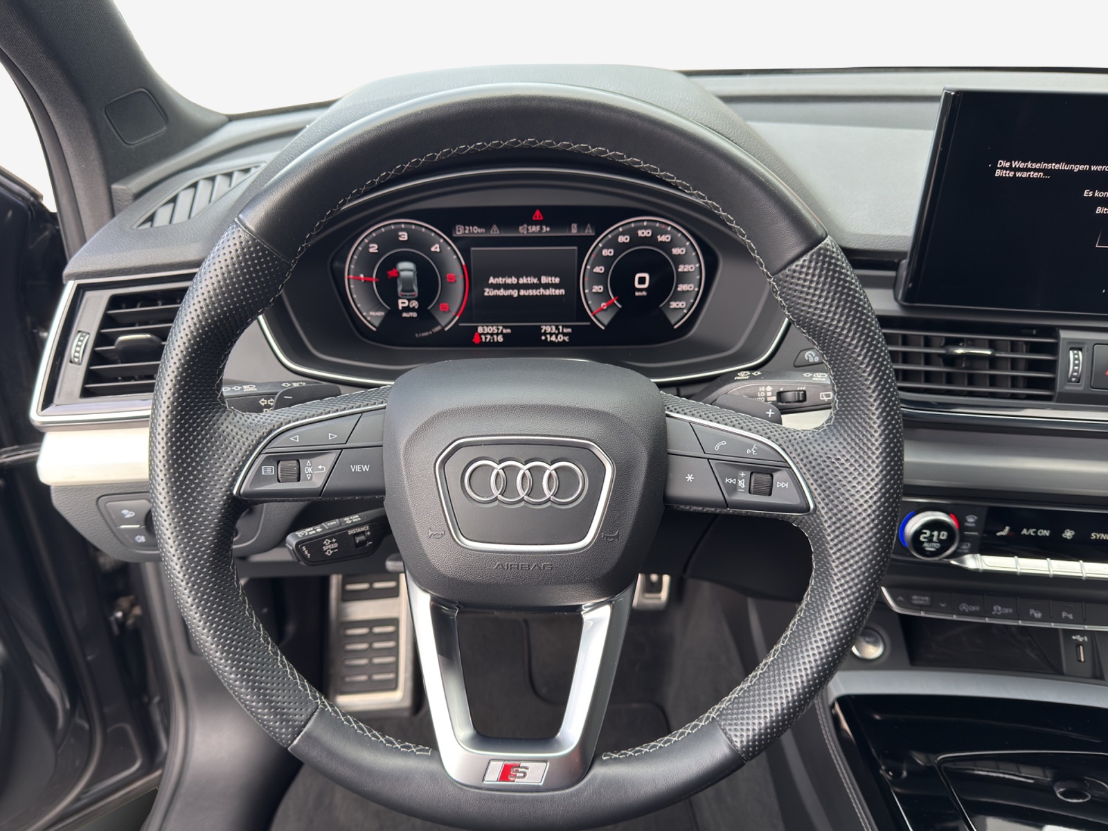 AUDI Q5 Sportback 40 TDI Blackedition quattro S-tronic-image-9