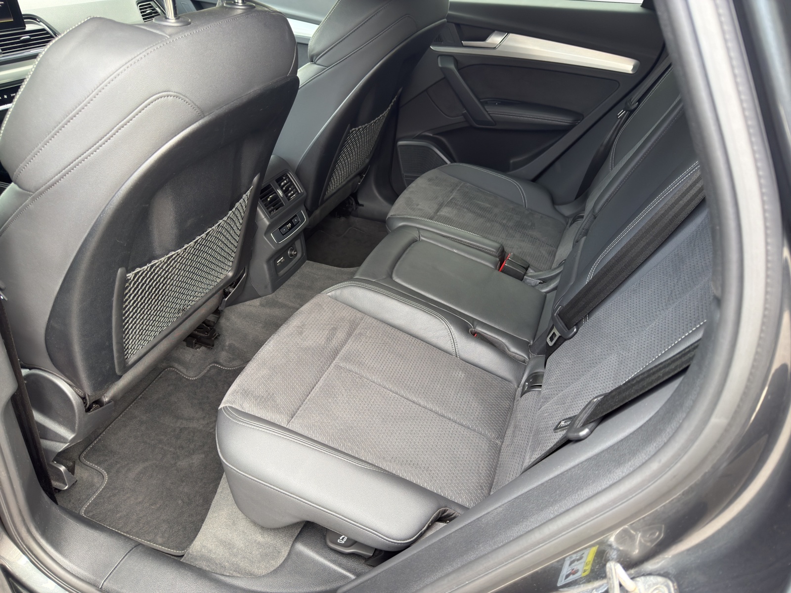AUDI Q5 Sportback 40 TDI Blackedition quattro S-tronic-image-11